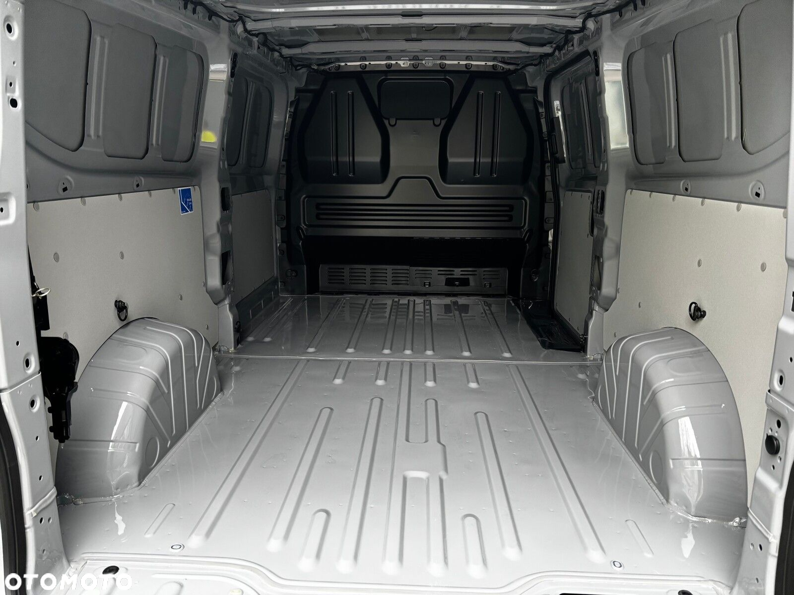 Volkswagen Transporter L2 2.0 TDI 4MO 150 KM 8-b automat. - 12