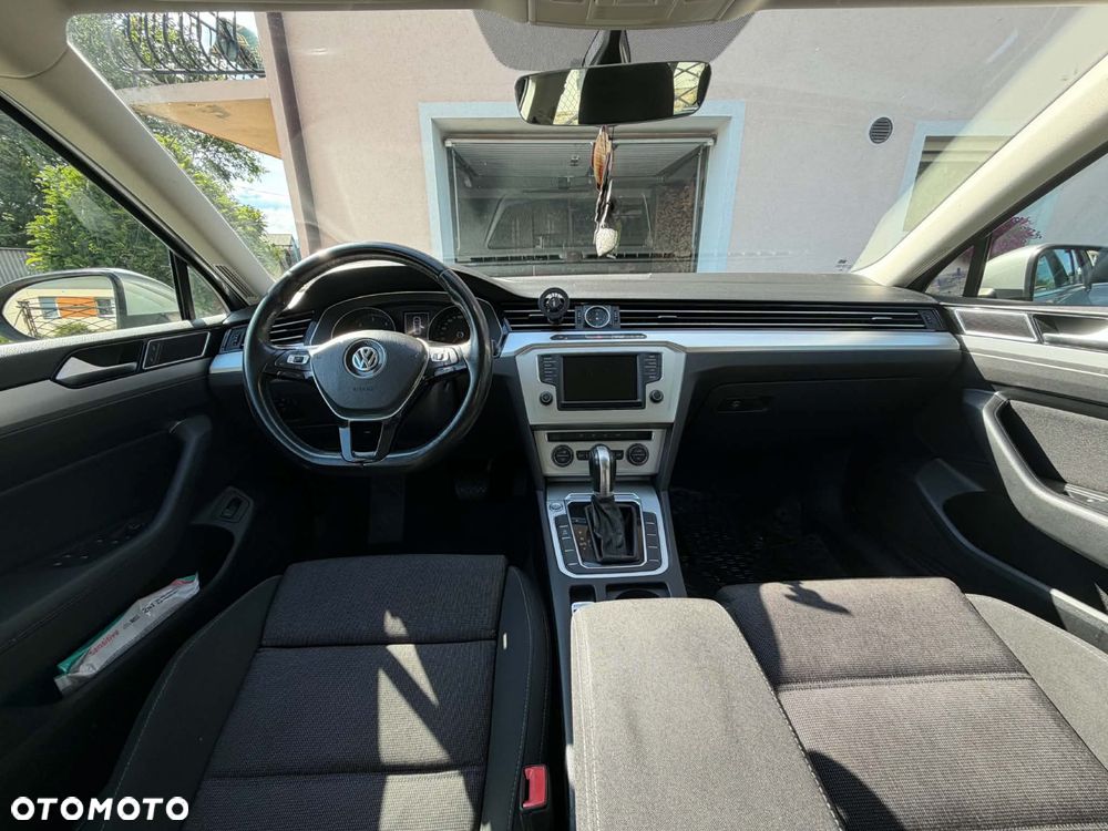 Volkswagen Passat - 4