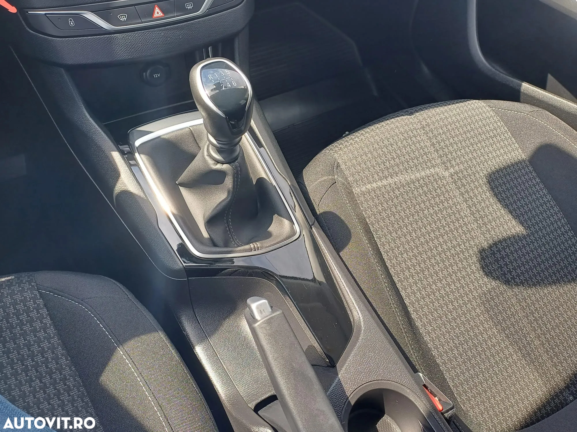 Peugeot 308 1.2 L PureTech Turbo S&S Active - 21