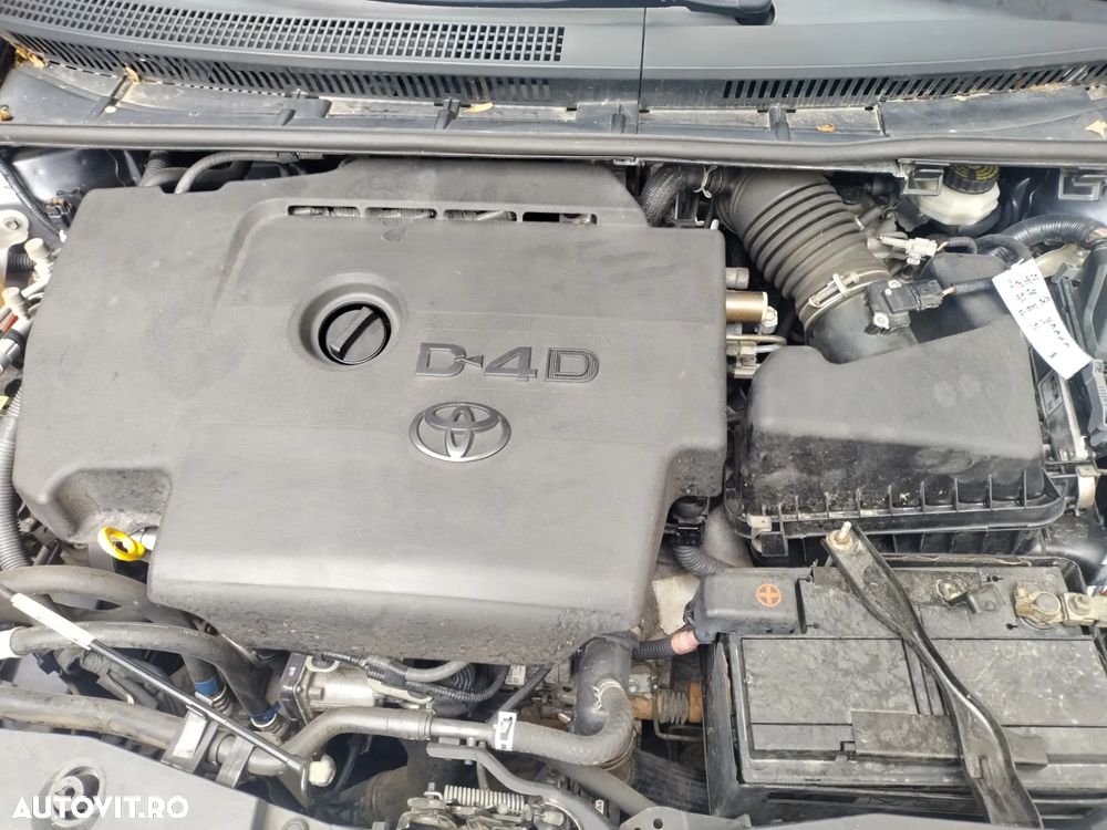 Toyota Avensis 2.0 D-4D Executive - 4
