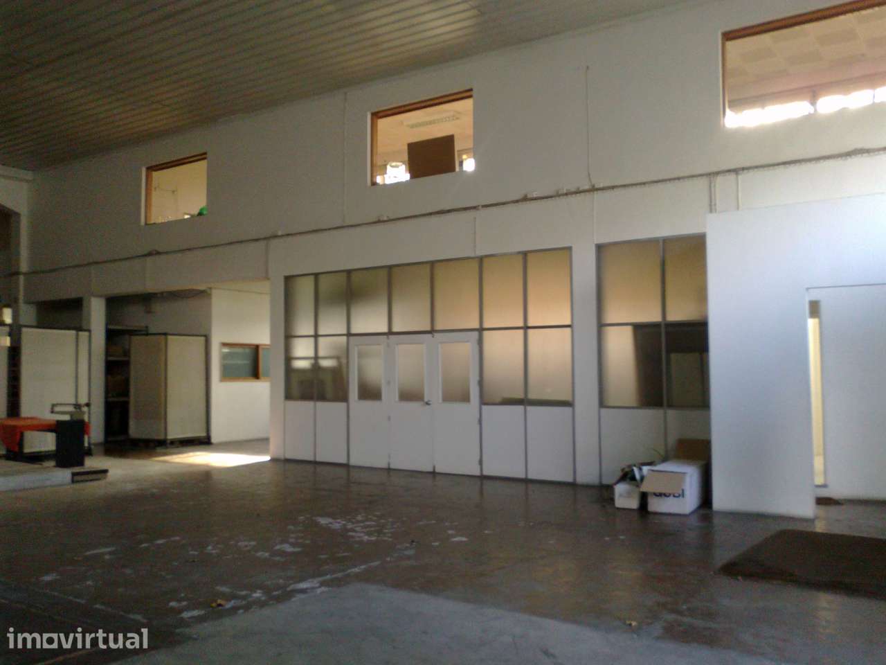 Armazém com cerca de 1200 m2 Zona Indústrial do Porto - Grande imagem: 2/5