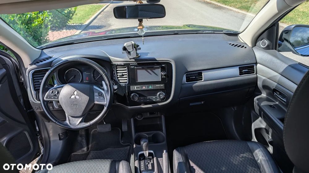 Mitsubishi Outlander 2.0 Intense + 4WD CVT - 10