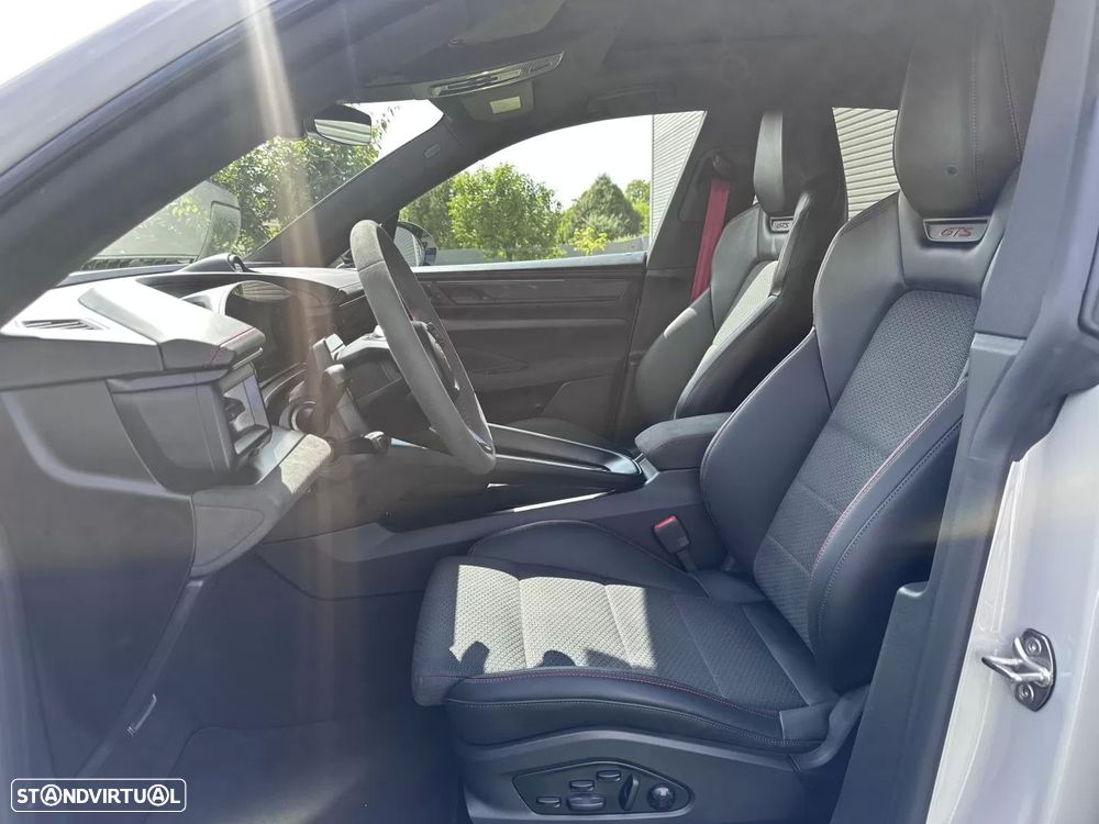 Porsche Macan Electric GTS - 36