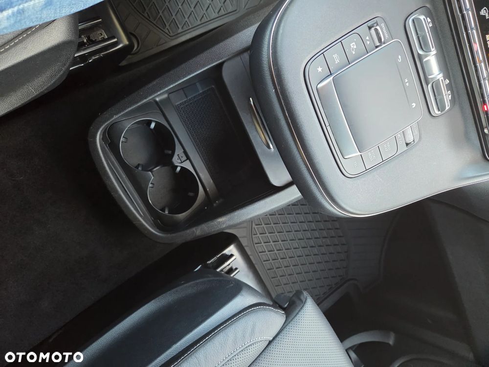 Mercedes-Benz Klasa V - 12