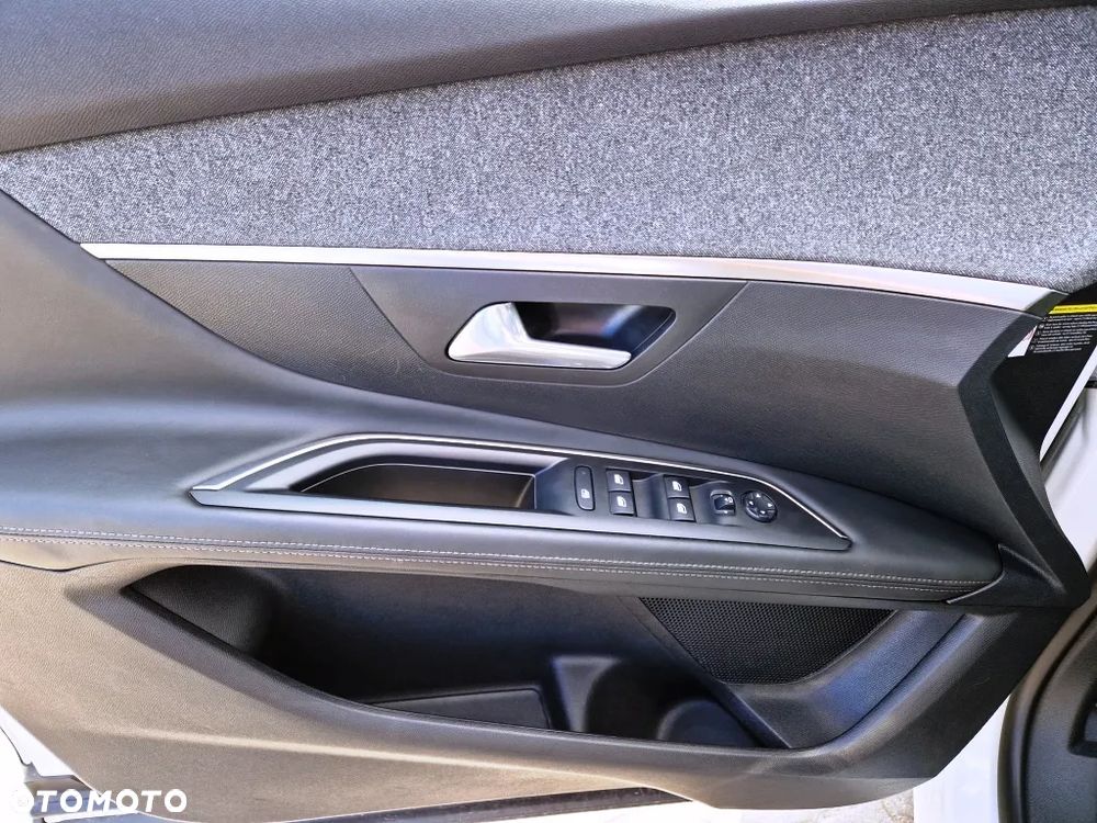 Peugeot 3008 PureTech 130 Stop & Start GPF Allure Business-Paket - 22