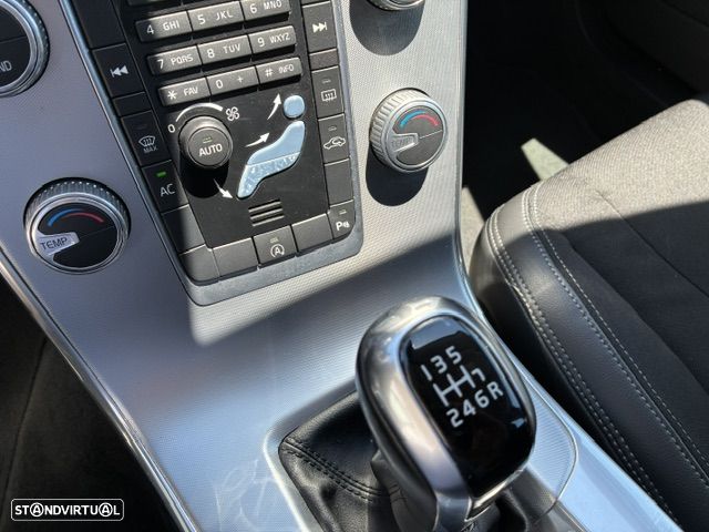 Volvo V60 Cross Country 2.0 D3 Momentum - 23