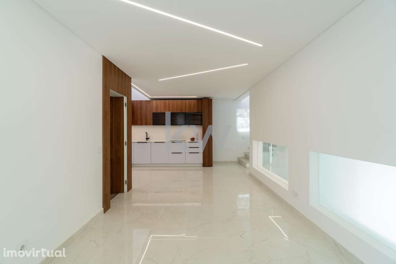 Moradia T3 Renovada com Vista Mar e a Escassos Metros da Praia – Vale - Grande imagem: 5/54