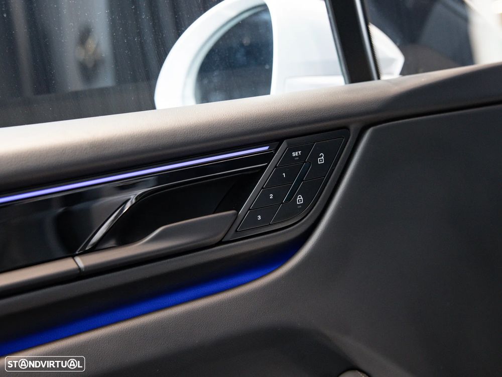 Porsche Macan Electric 4 - 23