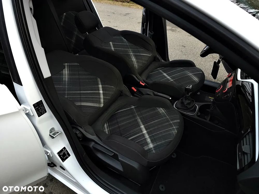 Opel Corsa 1.4 Cosmo - 40