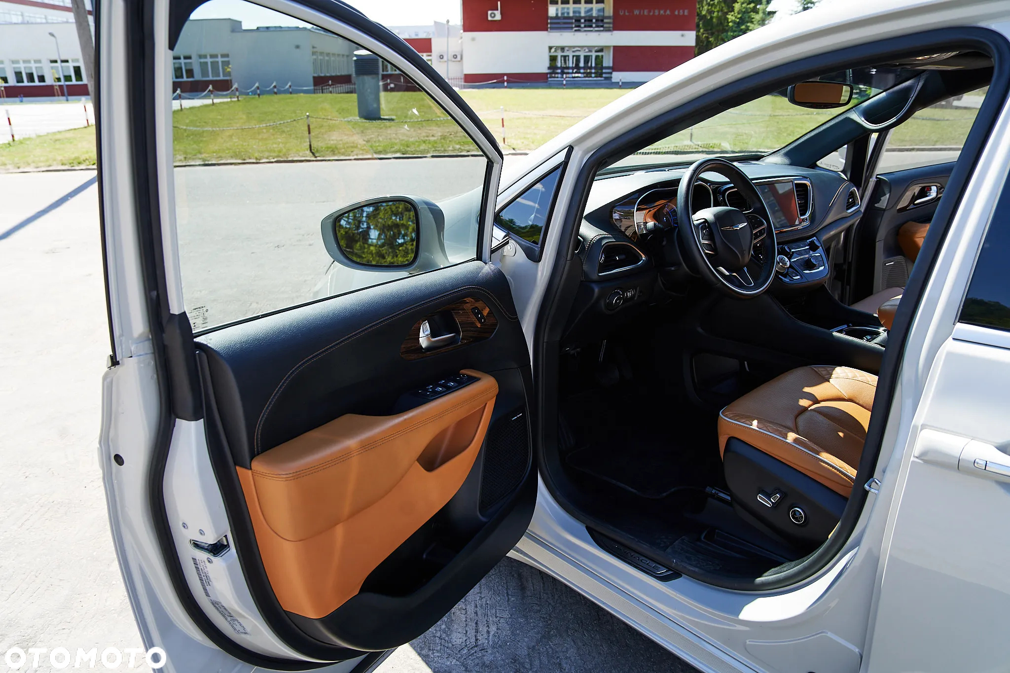 Chrysler Pacifica - 11