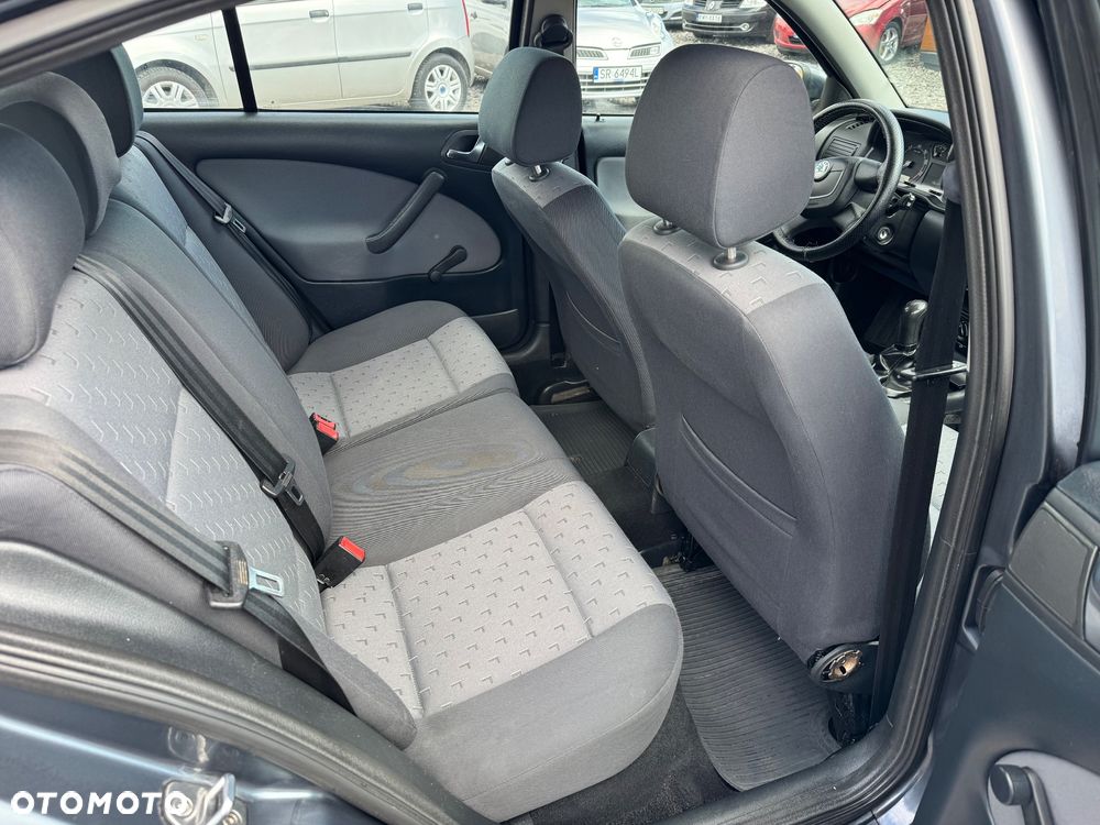 Skoda Octavia 1.6 Tour - 9