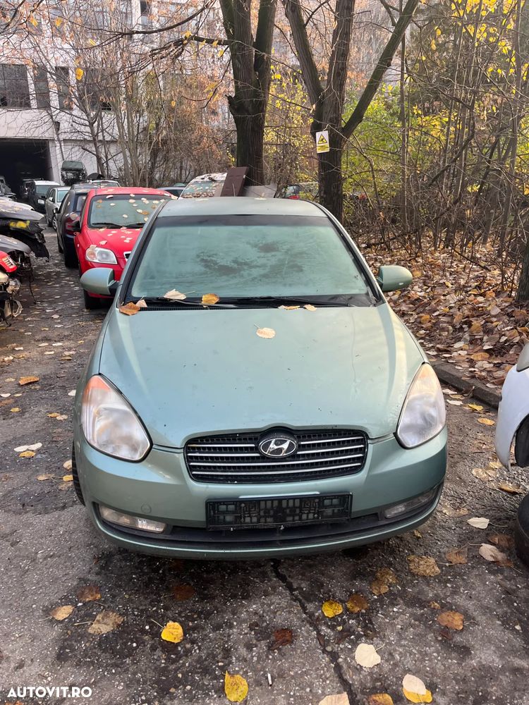 Dezmembrez Hyundai Accent 3 benzina verde 2007 - 3