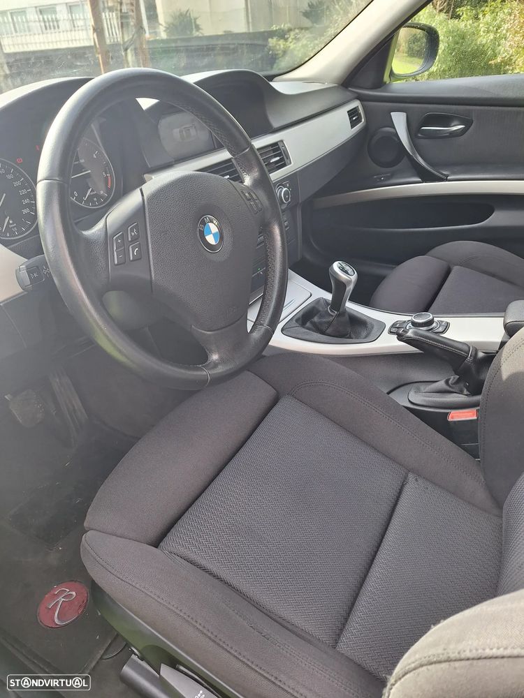 BMW 318 d Sport Line - 14