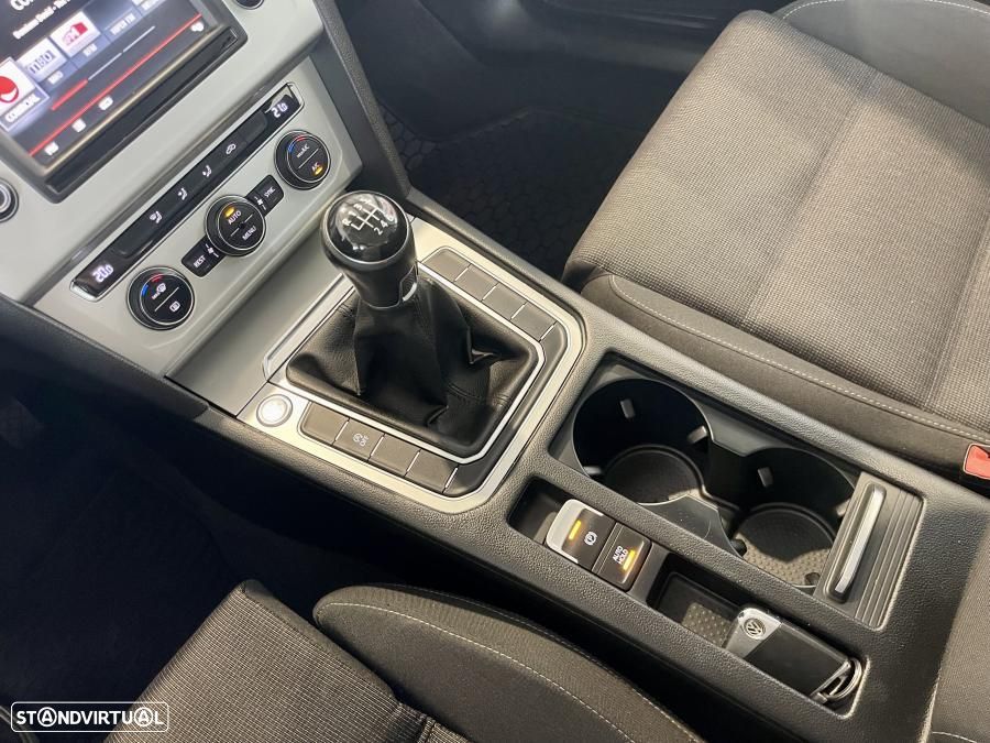 VW Passat Variant 1.6 TDI BlueMotion - 15
