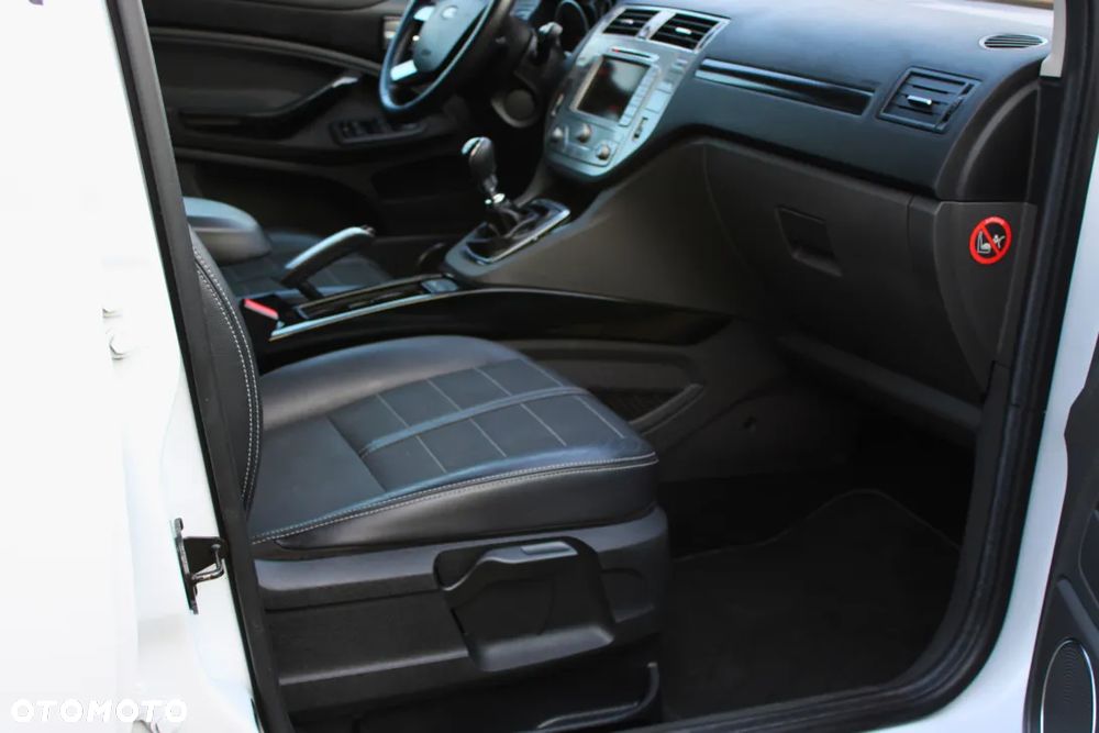 Ford Kuga 2.0 TDCi 2x4 Titanium - 19