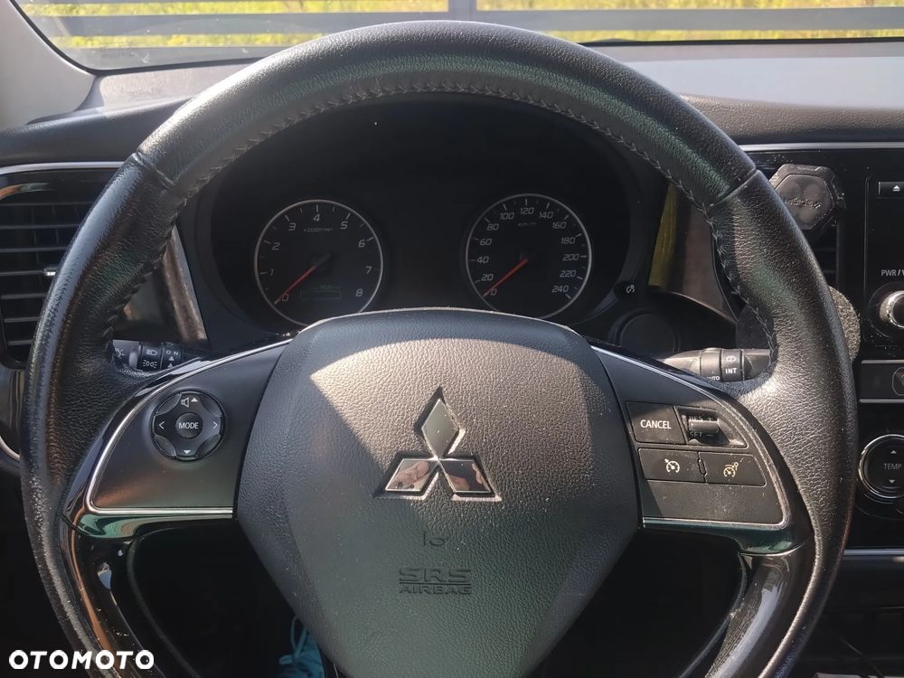 Mitsubishi Outlander 2.0 Invite + 2WD - 10