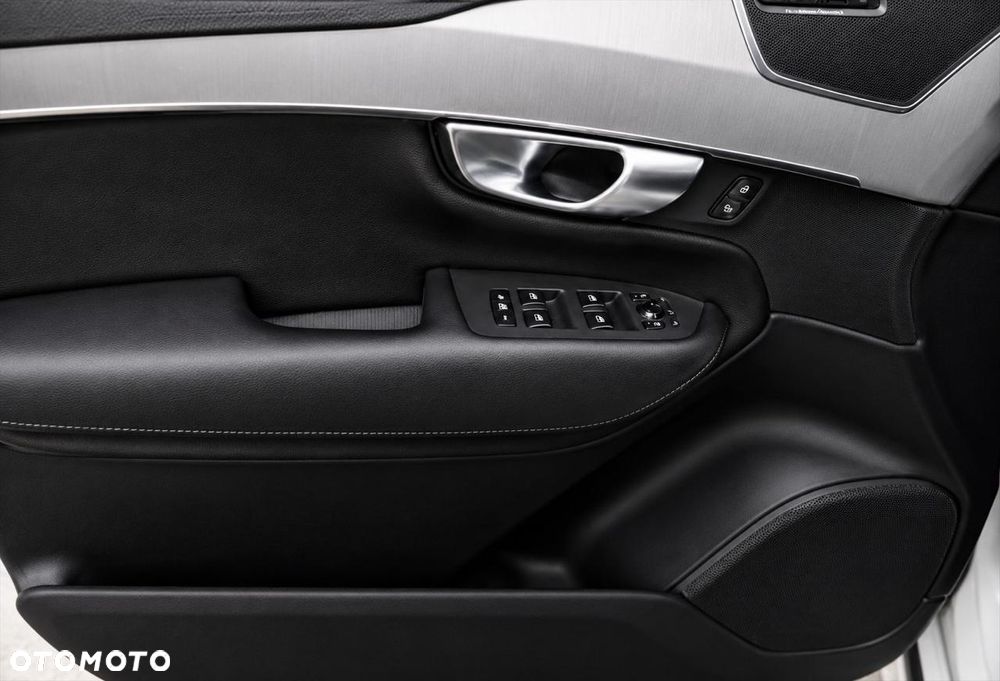 Volvo XC 90 T5 AWD Geartronic Momentum - 24