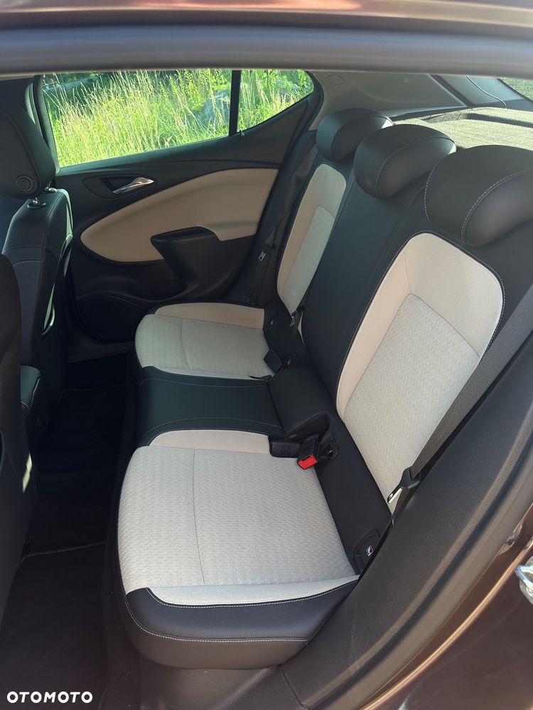 Opel Astra 1.4 Turbo Innovation - 12
