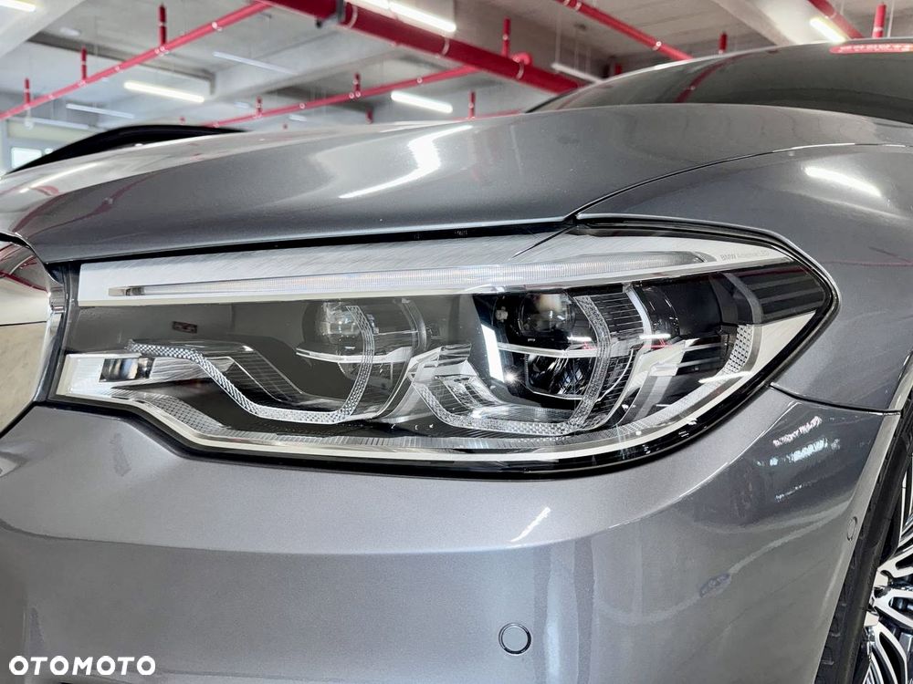 BMW Seria 5 530i xDrive M Sport Edition - 13