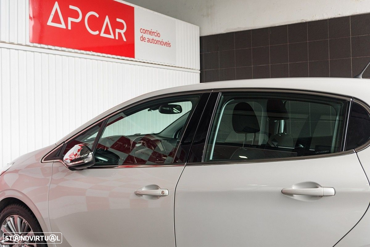 Peugeot 208 1.2 PureTech Allure - 56
