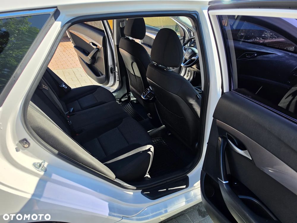Hyundai i40 Kombi blue 1.6 Family+ - 17