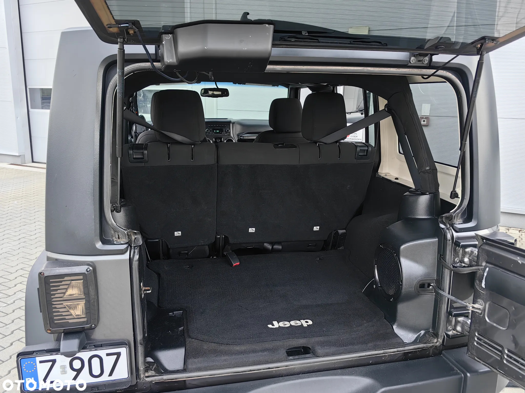 Jeep Wrangler Unlimited 3.6 Automatik Sahara - 23