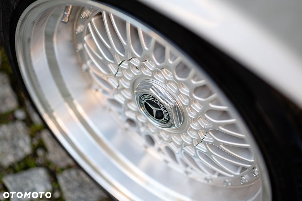 Mercedes-Benz W123 - 27