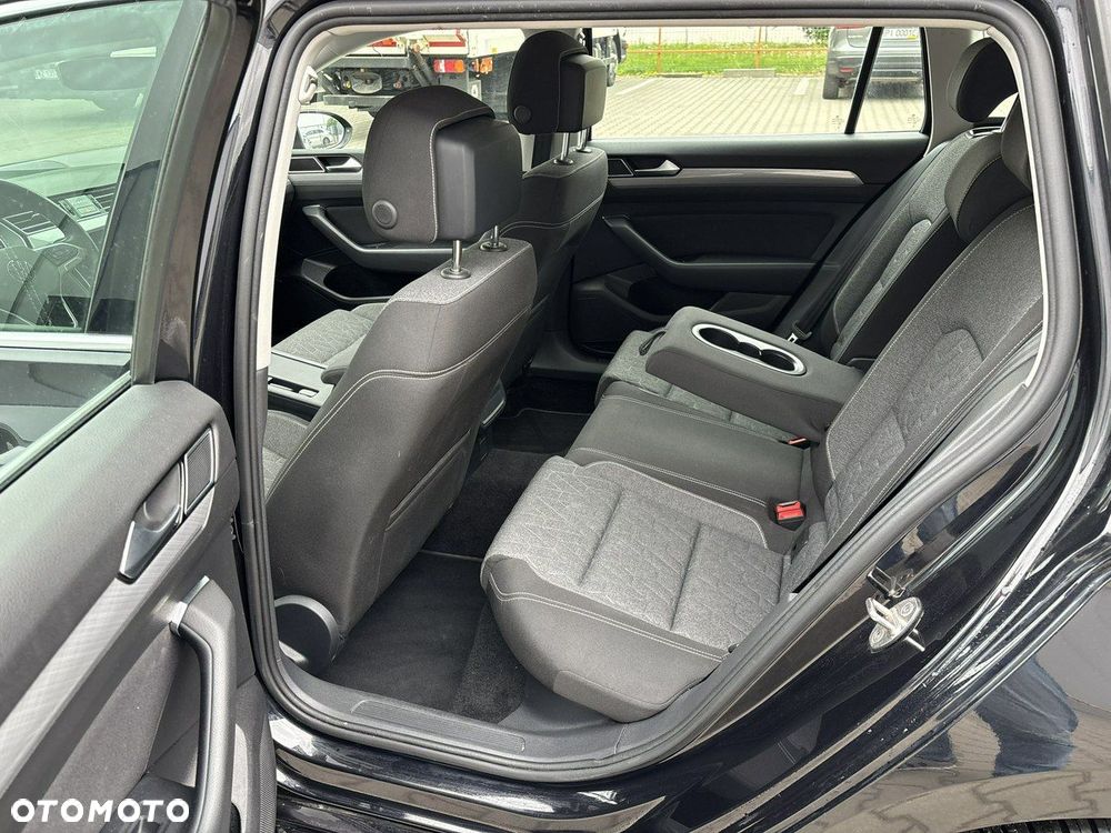 Volkswagen Passat - 11