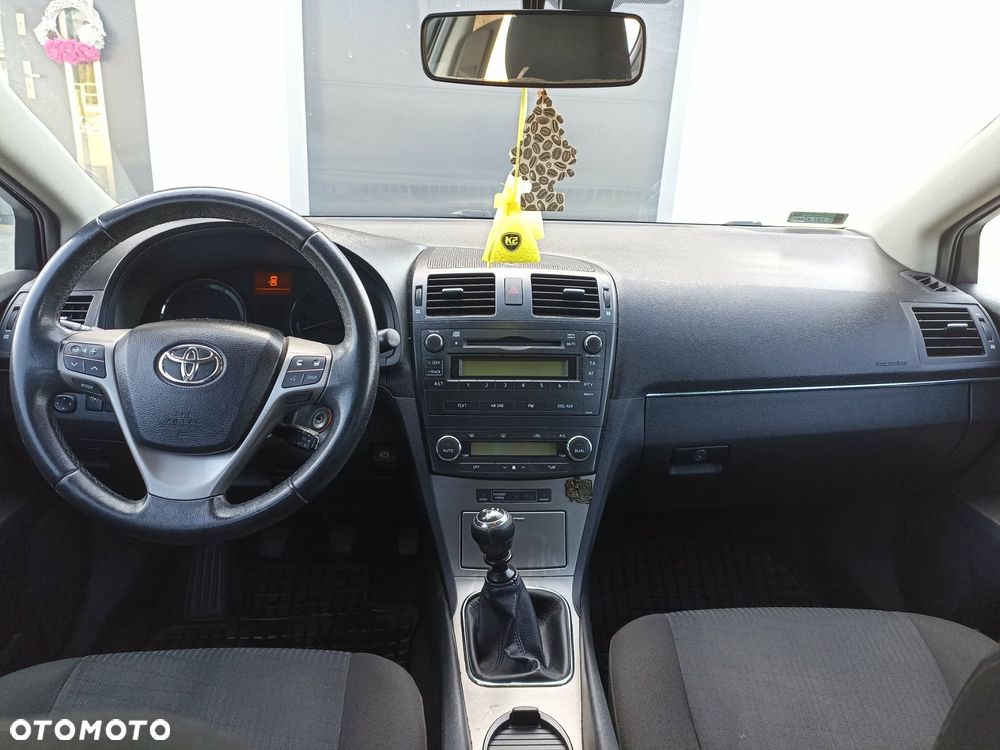 Toyota Avensis 2.0 D-4D - 11