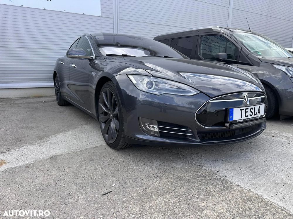 Tesla Model S - 13