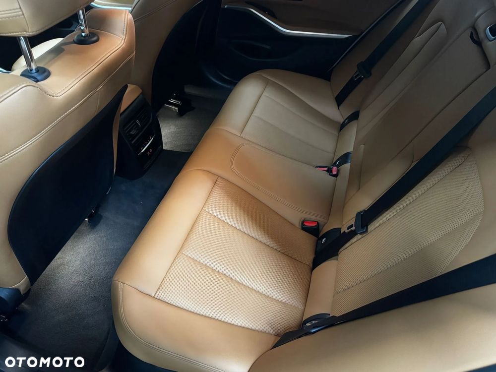 BMW Seria 3 320d xDrive mHEV M Sport - 27