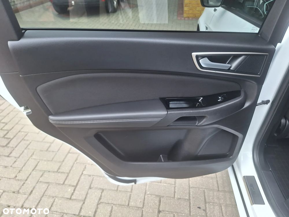 Ford S-Max 2.0 TDCi 4WD Titanium PowerShift - 27