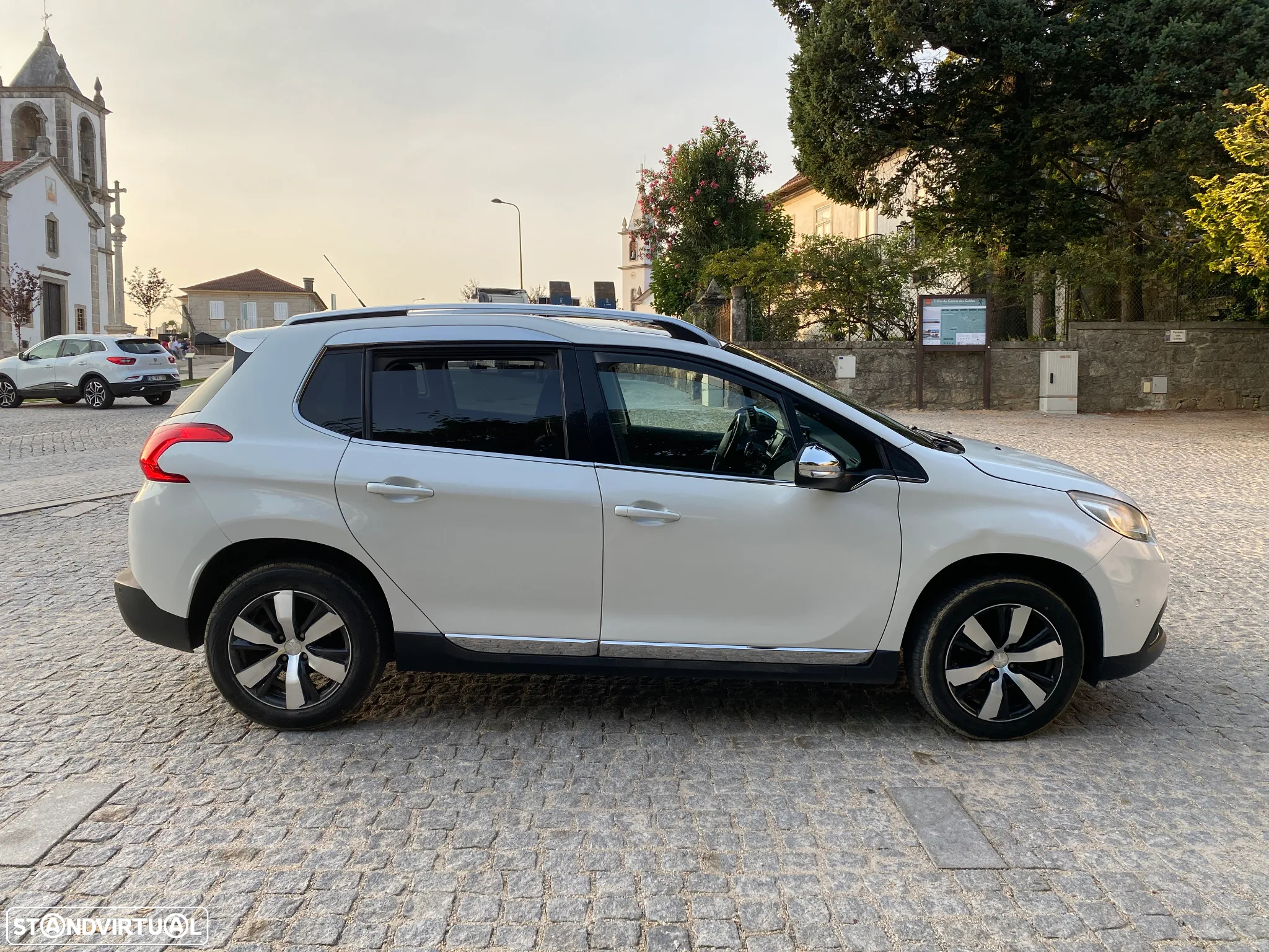 Peugeot 2008 1.6 e-HDi Allure 2-Tronic - 4
