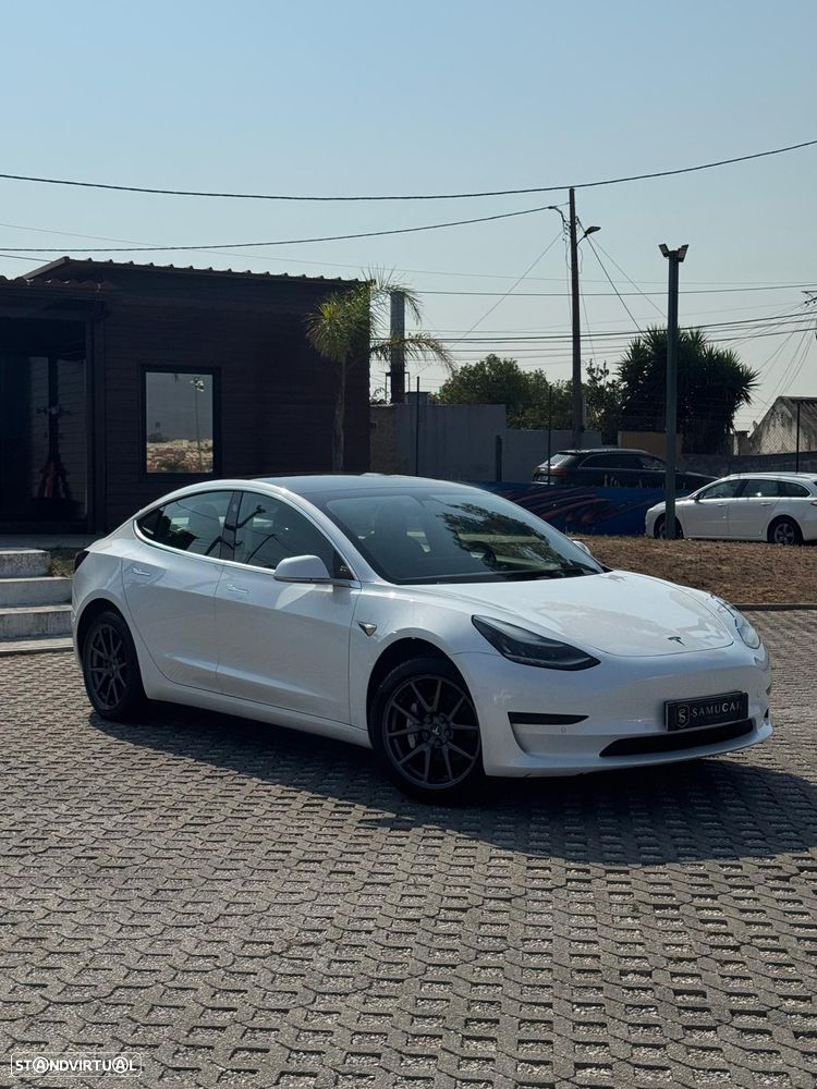 Tesla Model 3 - 25