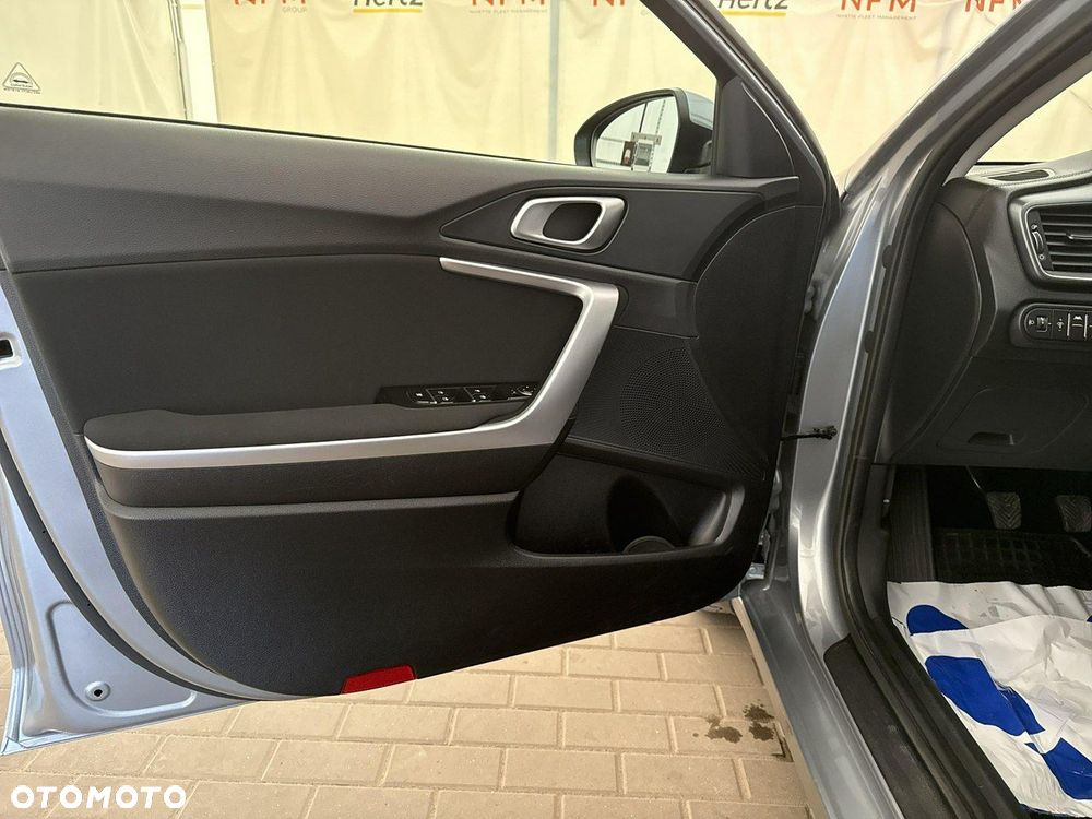 Kia Ceed - 11