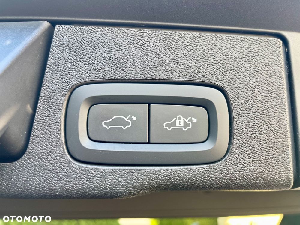 Volvo XC 60 T6 Plug-In Hybrid AWD Inscription - 31