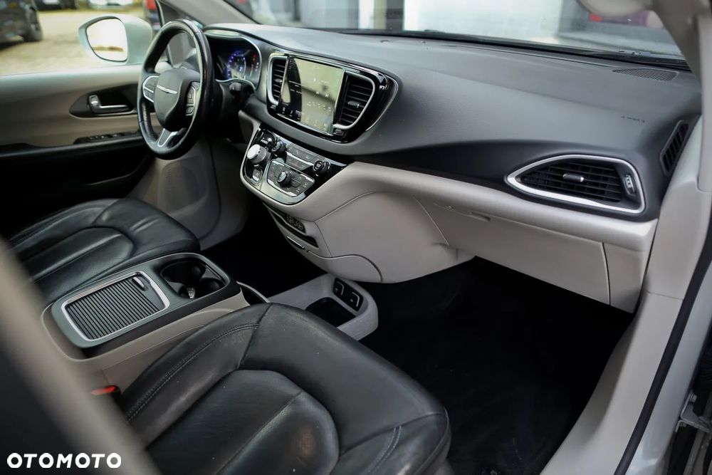 Chrysler Pacifica - 19