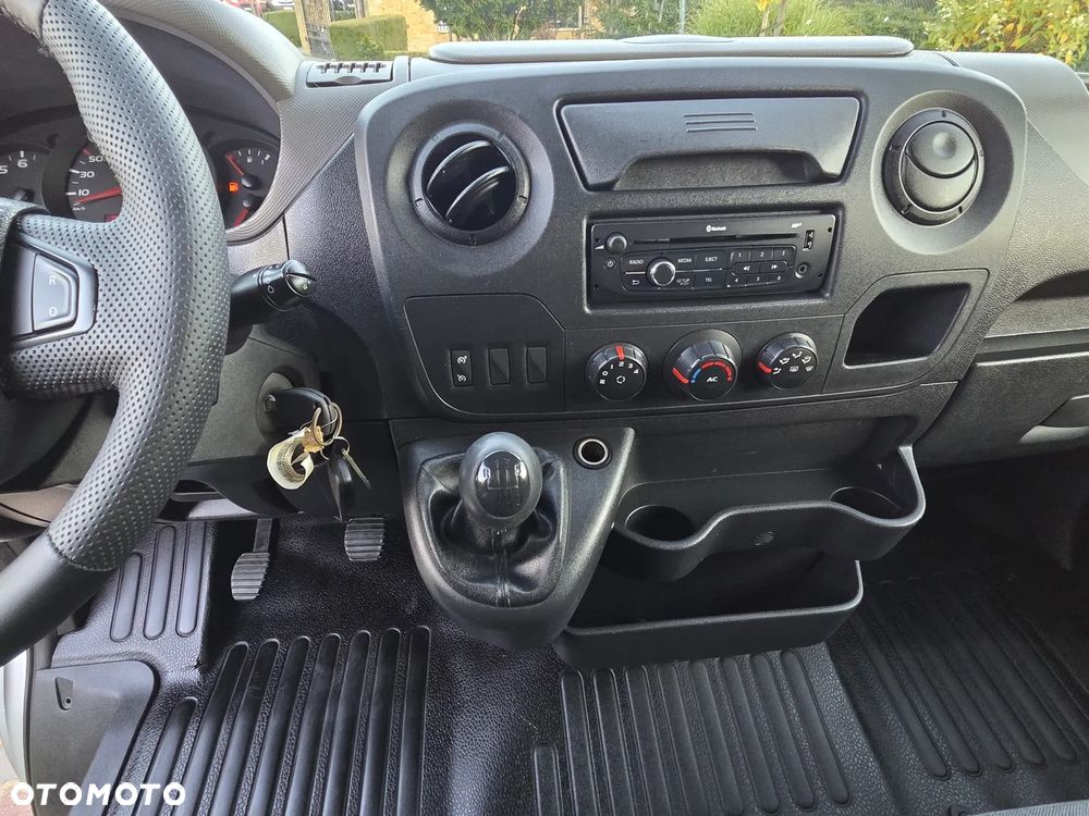 Nissan NV400 - 32