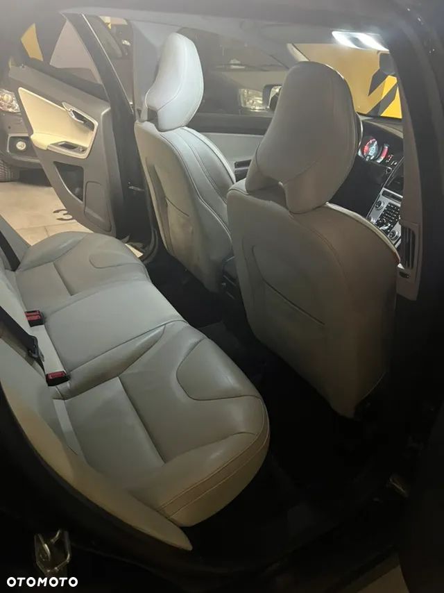 Volvo XC 60 D4 AWD Ocean Race - 29