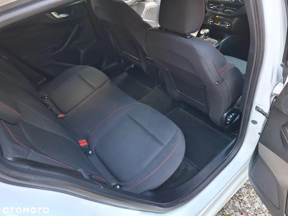 Ford Focus 2.0 EcoBlue STart-Stopp-System ST-LINE - 11