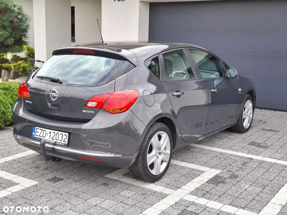 Opel Astra IV 1.4 T Cosmo - 6
