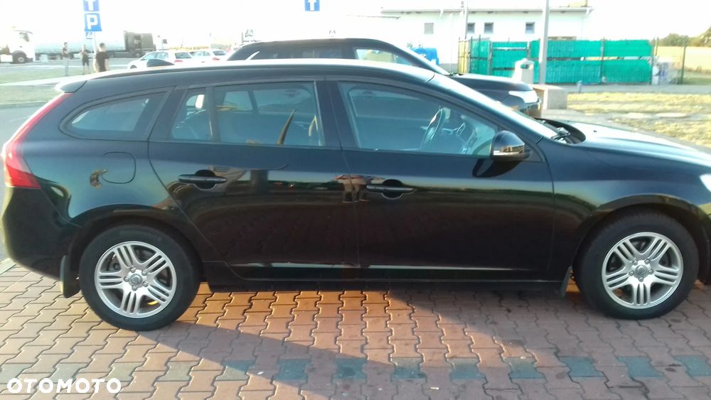 Volvo V60 D2 Momentum - 1