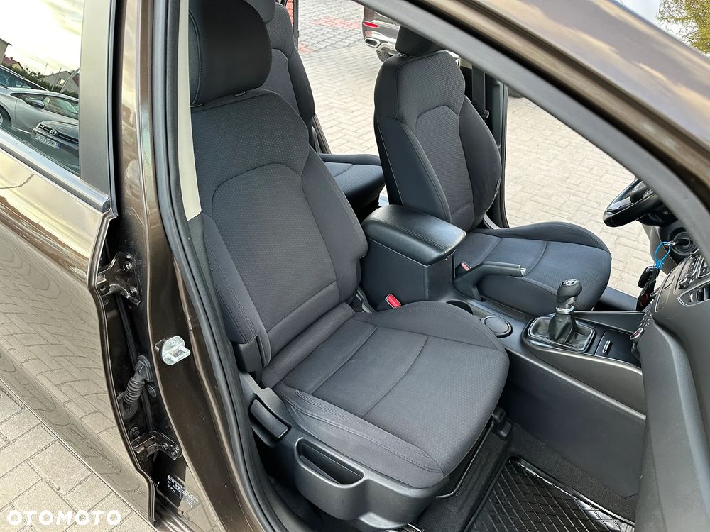 Kia Carens - 19
