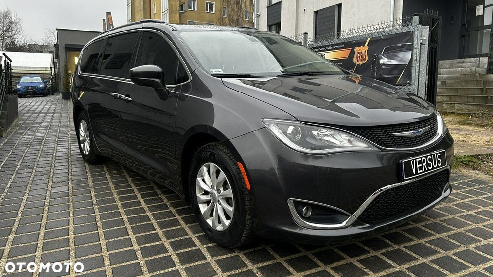 Chrysler Pacifica - 2