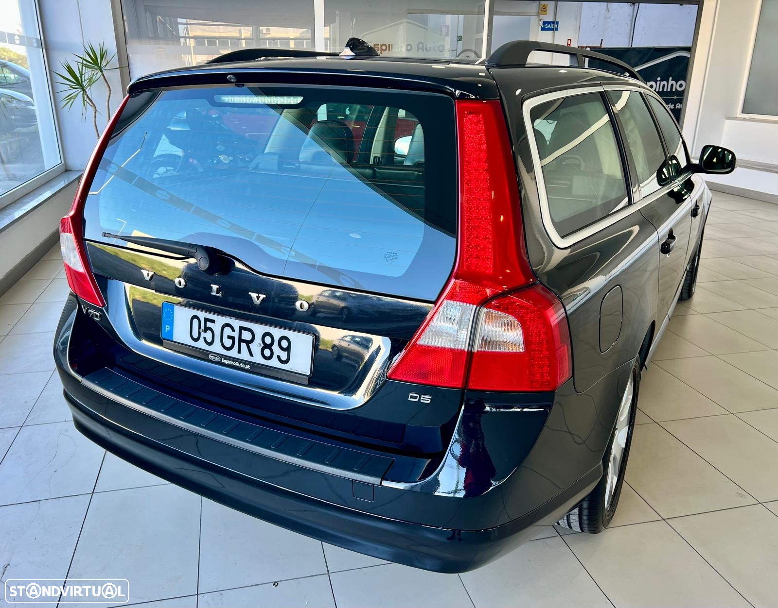 Volvo V70 2.4 D5 Summum - 2