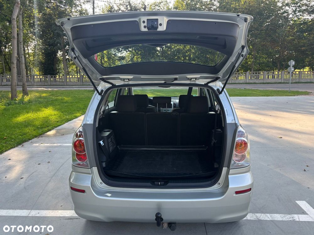 Toyota Corolla Verso - 11