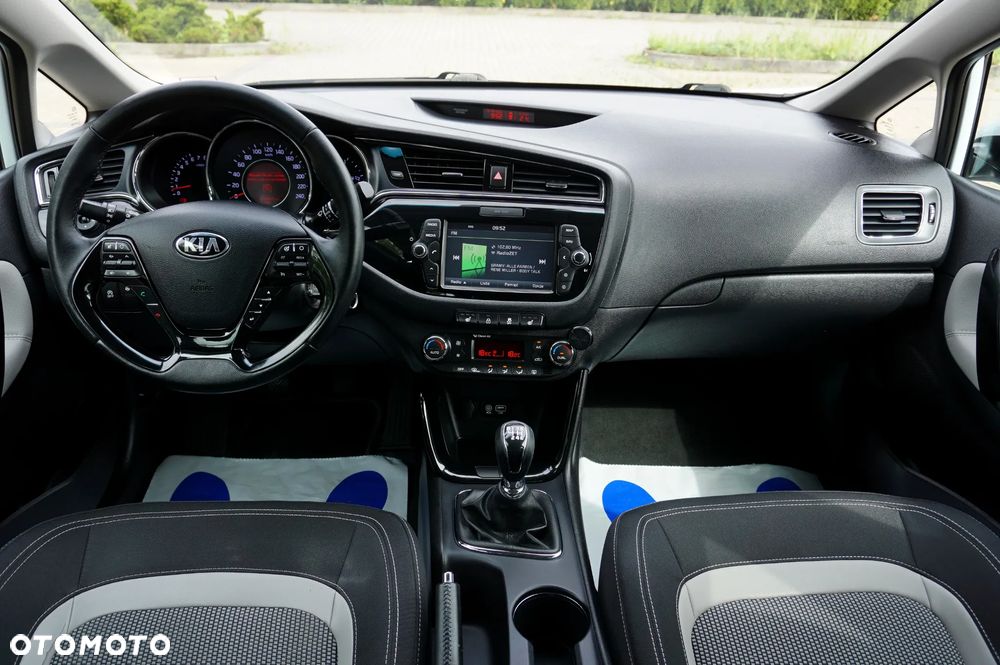 Kia Ceed 1.6 GDI Dream Team Edition - 23