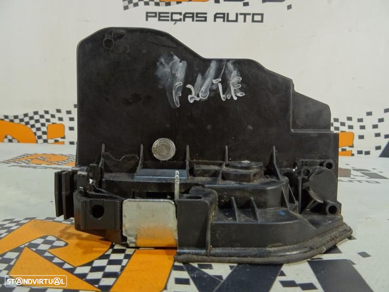 Fecho Da Porta Trás Esquerda Bmw 1 (F20)  7202147 / A 053702 - 3