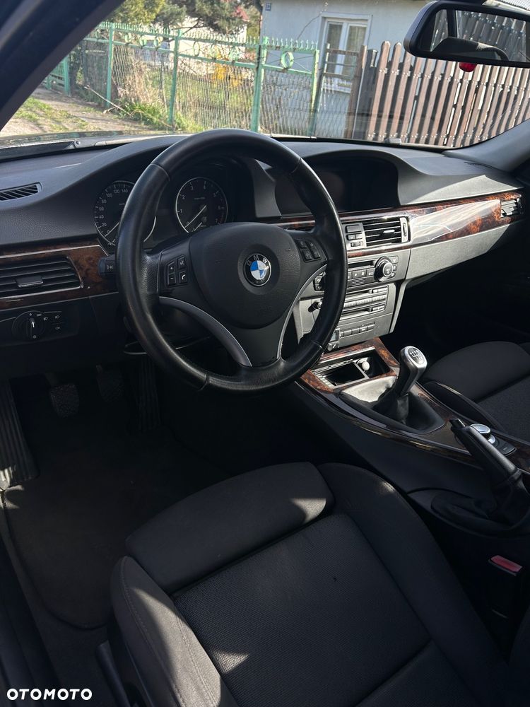 BMW Seria 3 318i - 22