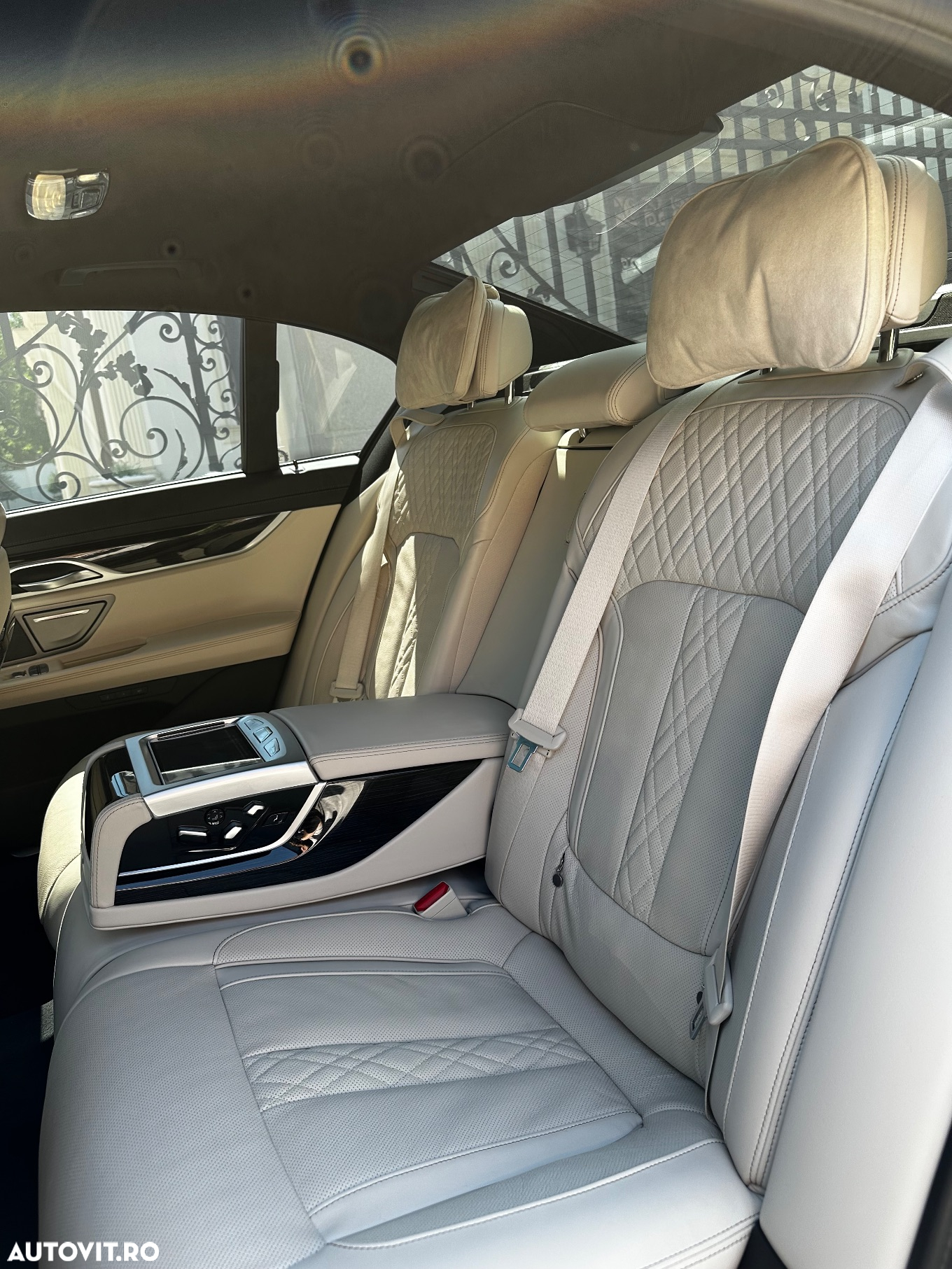 BMW Seria 7 730d xDrive MHEV - 32